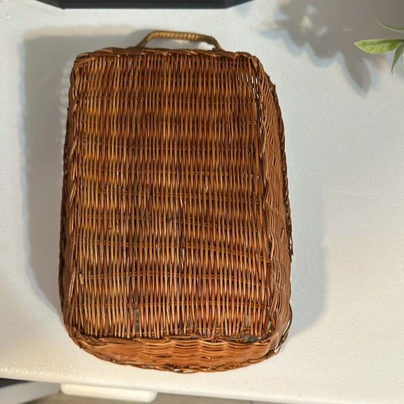 Hanging small wicker basket. Great as wall art or desk supplies. One handled - Picture 2 of 2